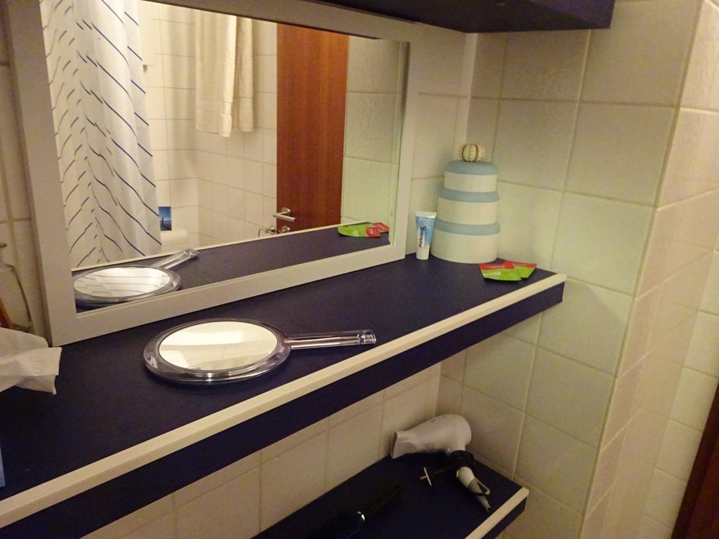 Guest Apartment Unterbach Дюселдорф Стая снимка